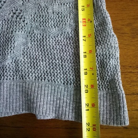 AEO Lightweight 3/4 Sleeved Henley Sweater - Picture 10 of 11